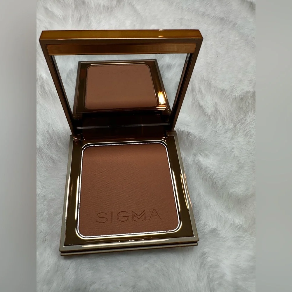 Sigma beauty Light Matte Bronzer